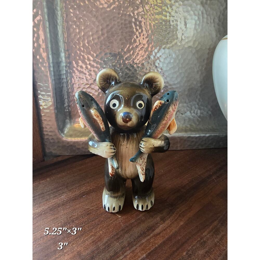 Vintage Victoria Ceramics Bear Holding Trout Salt Pepper Shakers Cabin Woodland